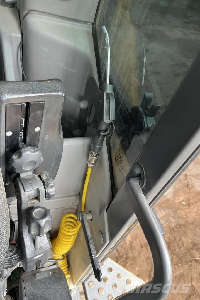 Volvo EC 300 EL Bageri gusjeničari