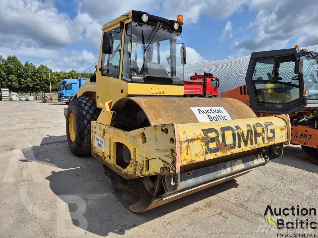 Bomag BW 211 D-4 Valjci sa jednim bubnjem