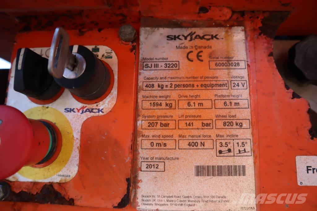 SkyJack SJ III 3220 Škaraste platforme