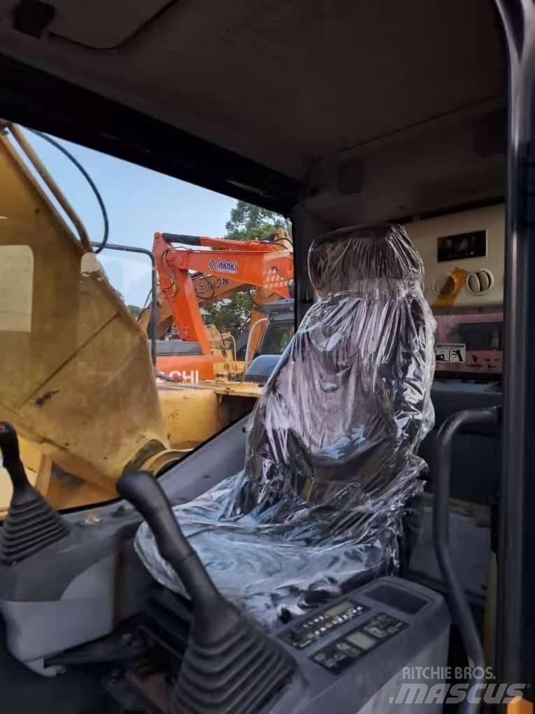 Komatsu PC 200-7 Bageri gusjeničari