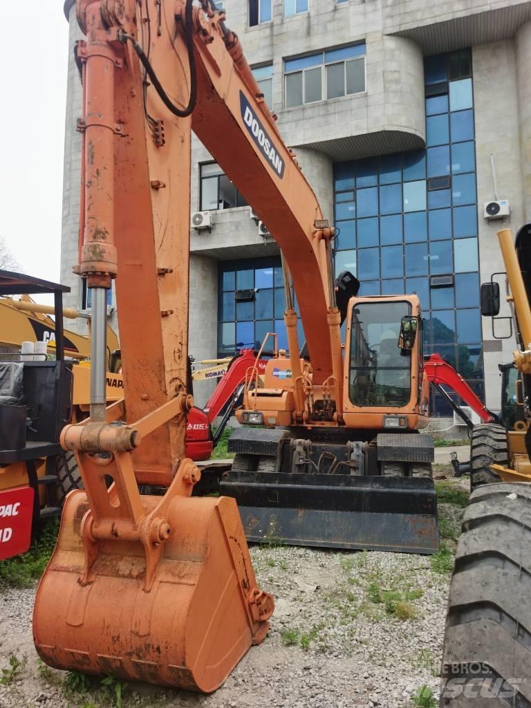 Doosan DH 210 W-7 Bageri na kotačima
