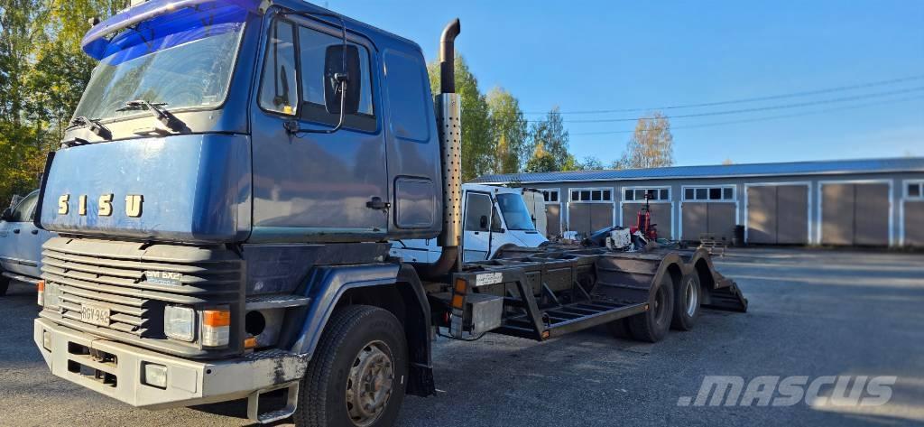 Sisu SM 300 Kamioni za prijevoz šumskih strojeva