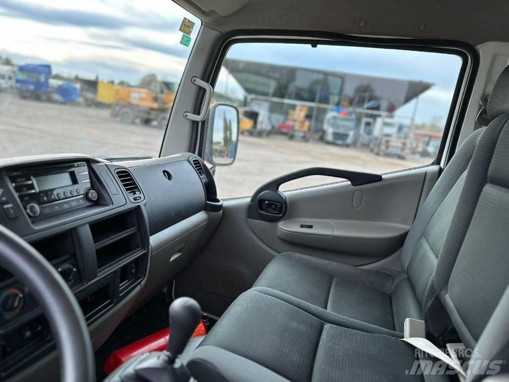 Nissan NT 400 Kamioni sa kranom