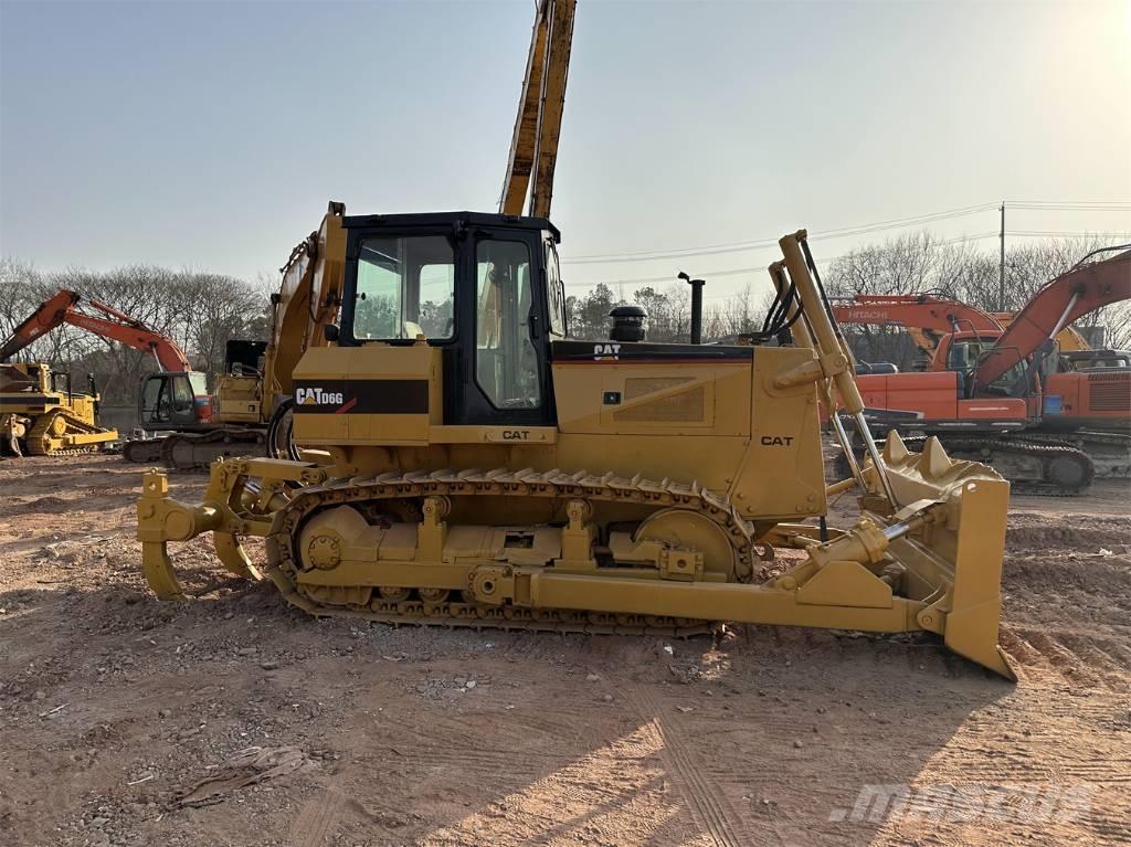 CAT D 6 G Buldožeri gusjeničari