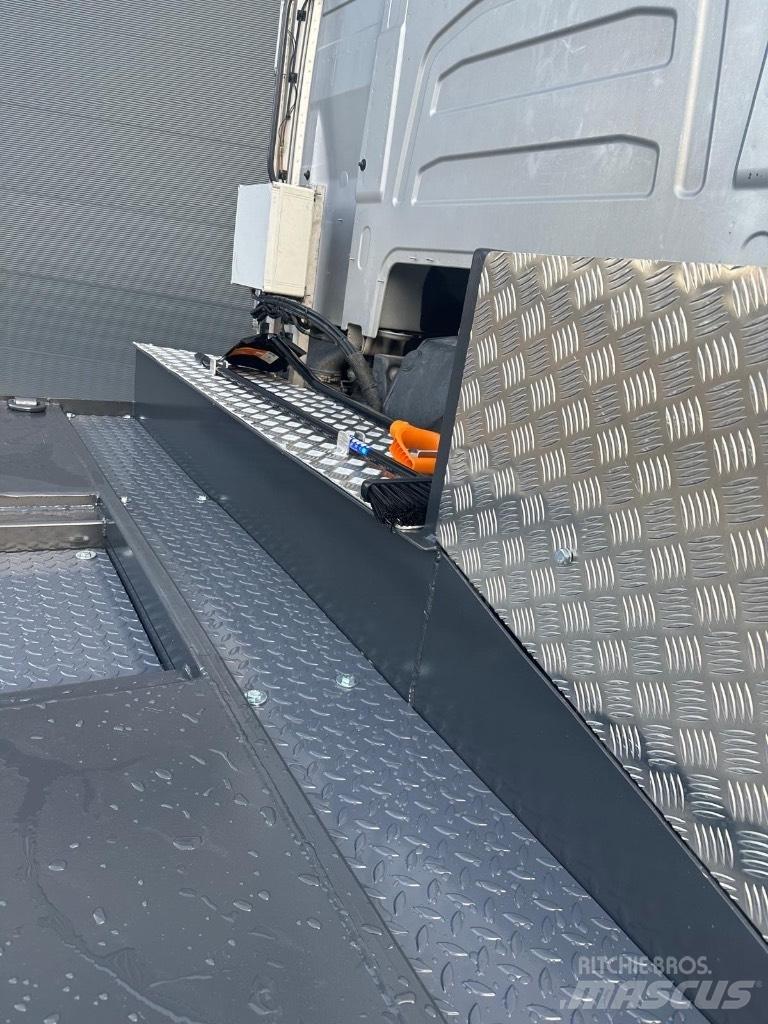 Volvo FH16 750 Kamioni za prijevoz šumskih strojeva