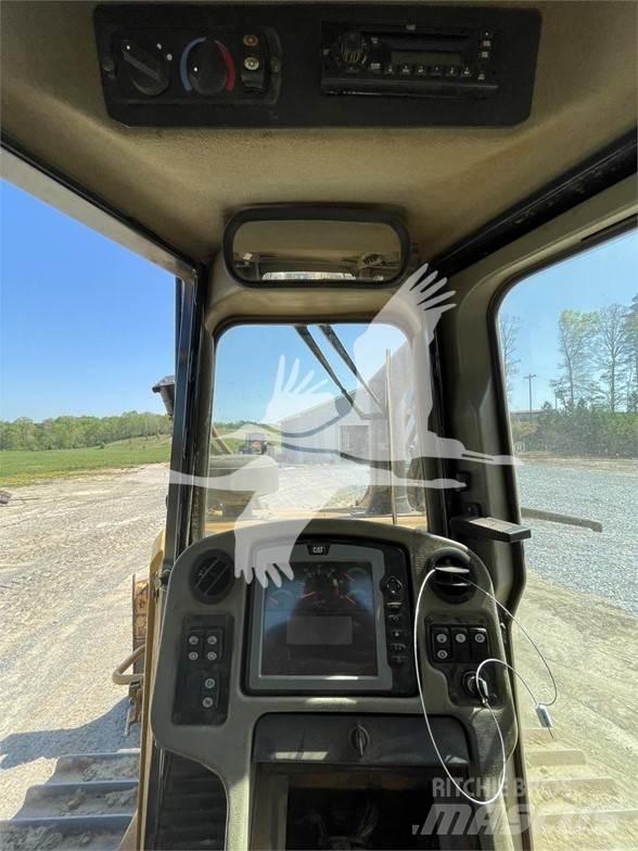 CAT D6T XL Buldožeri gusjeničari