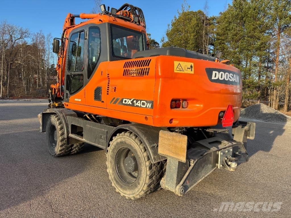 Doosan DX 140 W + vagn Bageri na kotačima