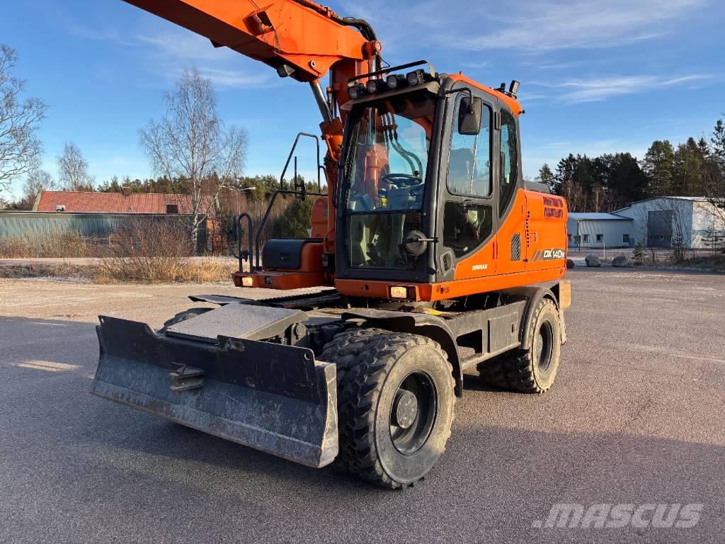 Doosan DX 140 W + vagn Bageri na kotačima
