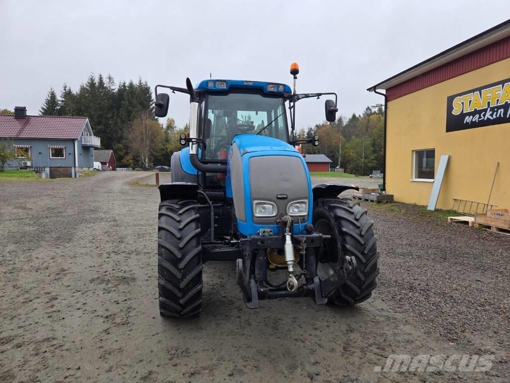 Valtra M 120 Traktori