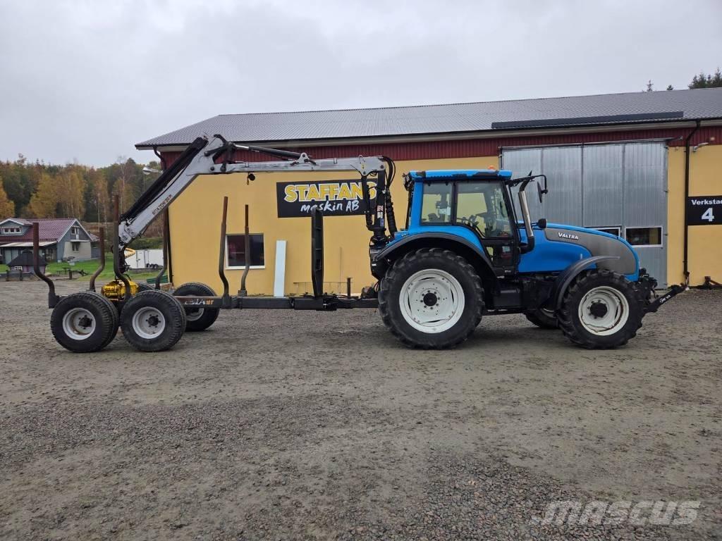 Valtra M 120 Traktori
