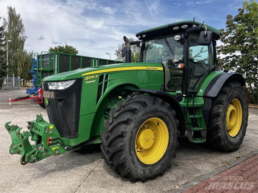 John Deere 8335R Traktori
