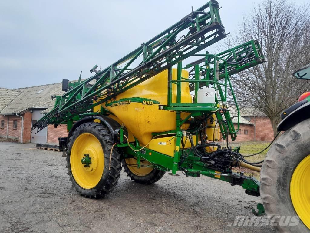 John Deere 840 Vučene prskalice