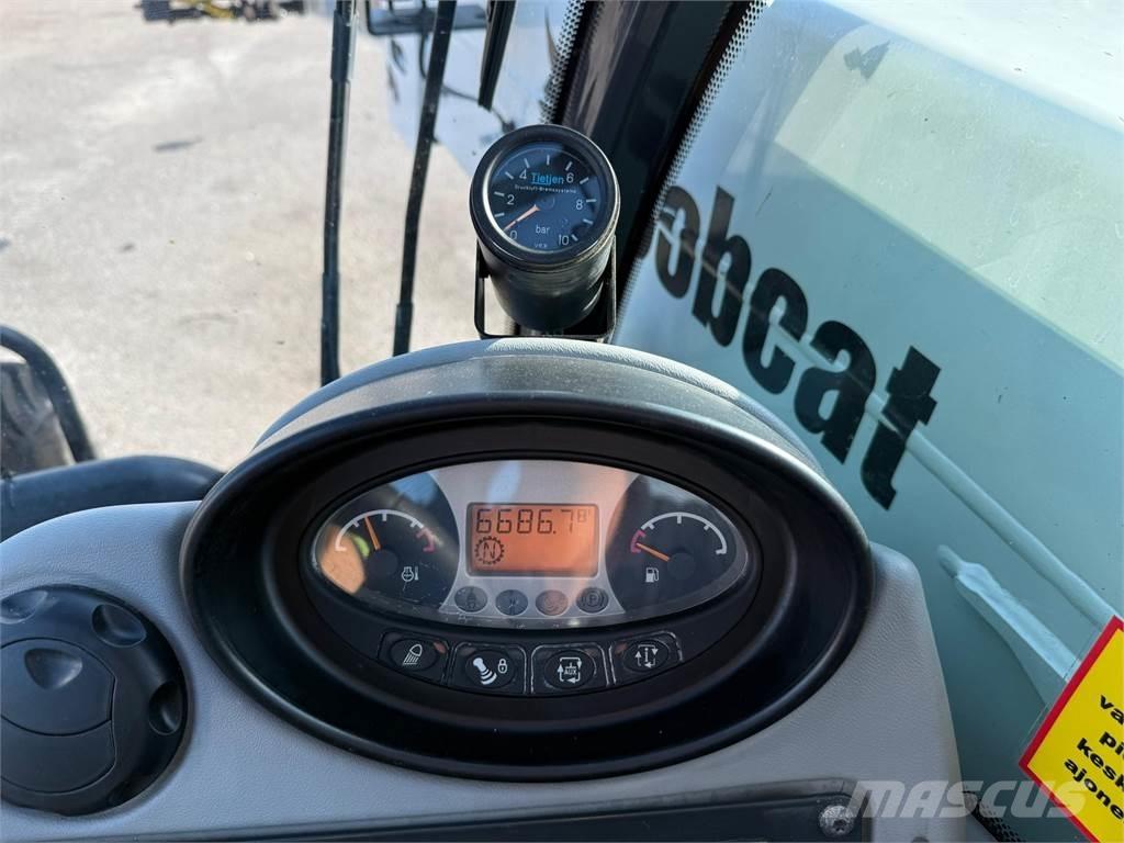 Bobcat TL470 Agri Teleskopski viličari