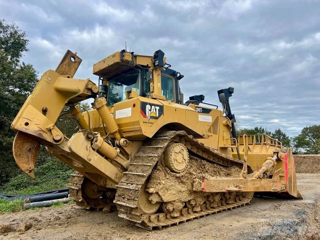 CAT D 8 T Buldožeri gusjeničari