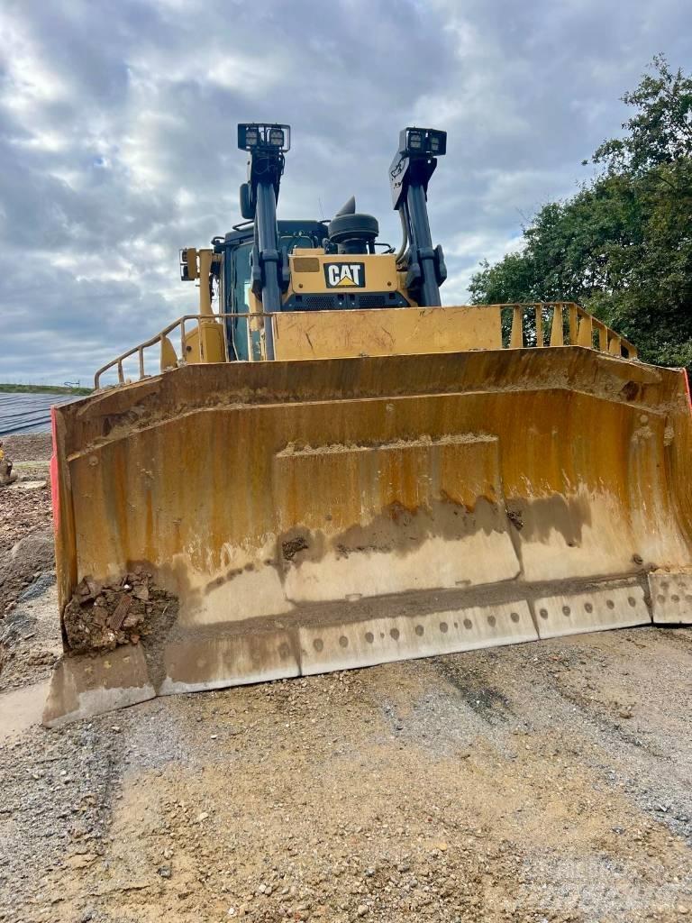 CAT D 8 T Buldožeri gusjeničari