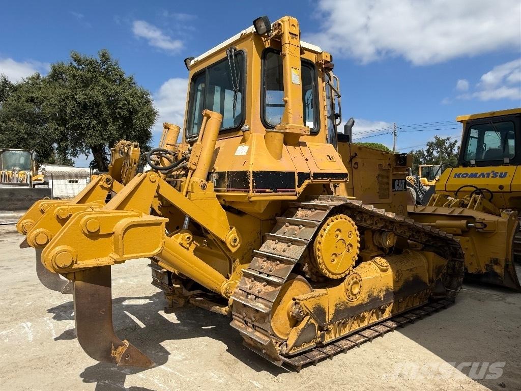CAT D 5 H Buldožeri gusjeničari