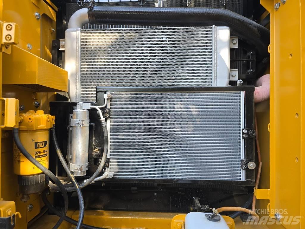 CAT 320D2 Bageri gusjeničari