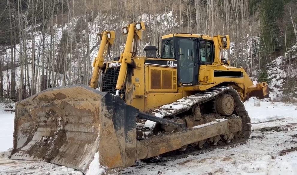 CAT D 8 R Buldožeri gusjeničari