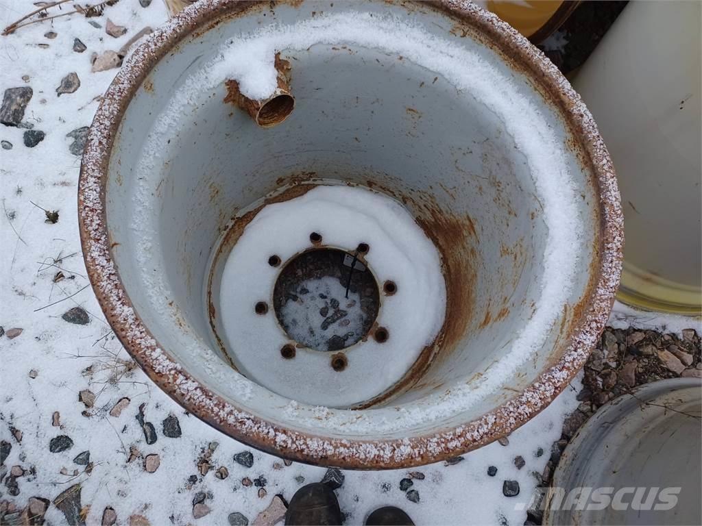 Valmet 820 24x22,5 Gume, kotači i naplatci