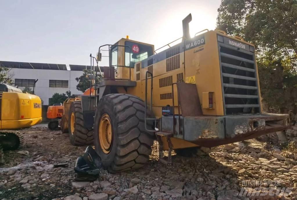 Komatsu WA 600 Utovarivači na kotačima