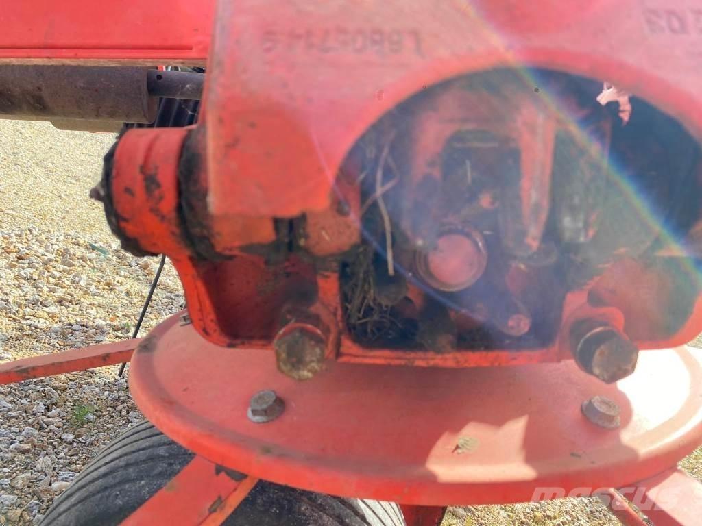 Kuhn GF8702 Okretači i sakupljači sijena