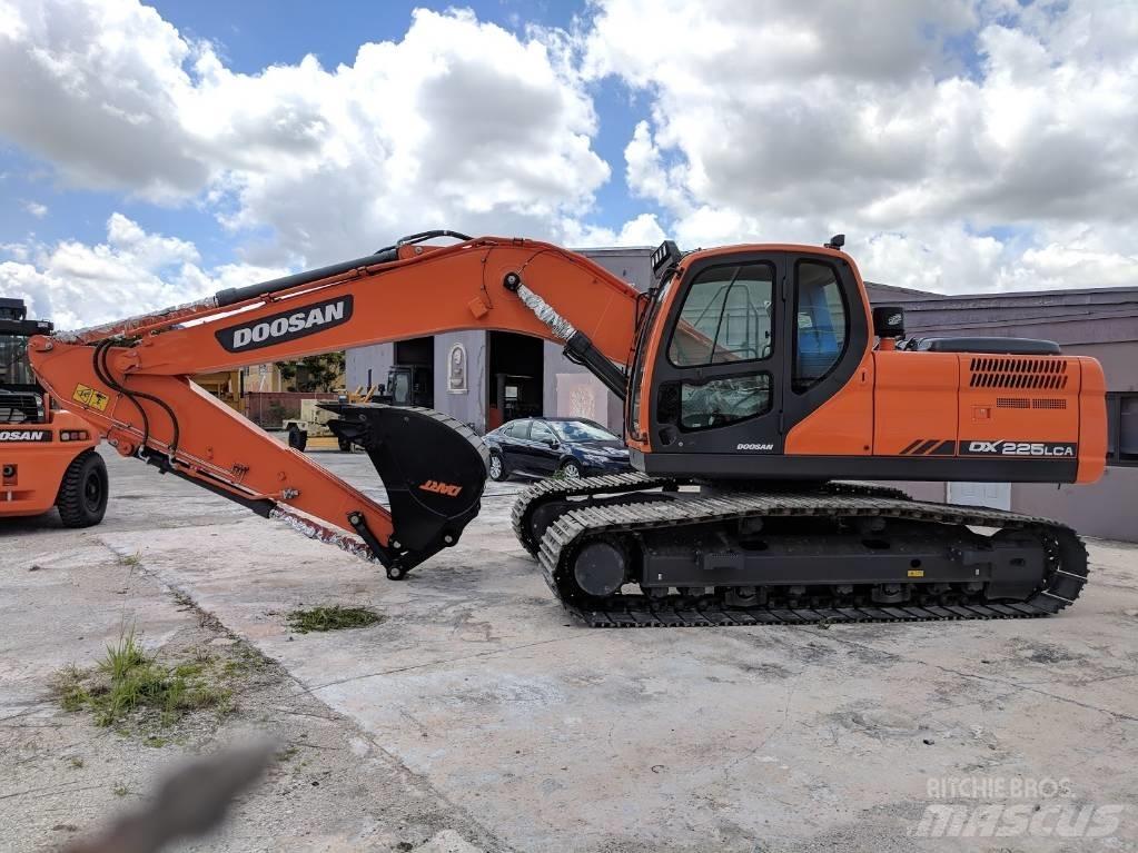 Doosan DX 225 LCA Bageri gusjeničari