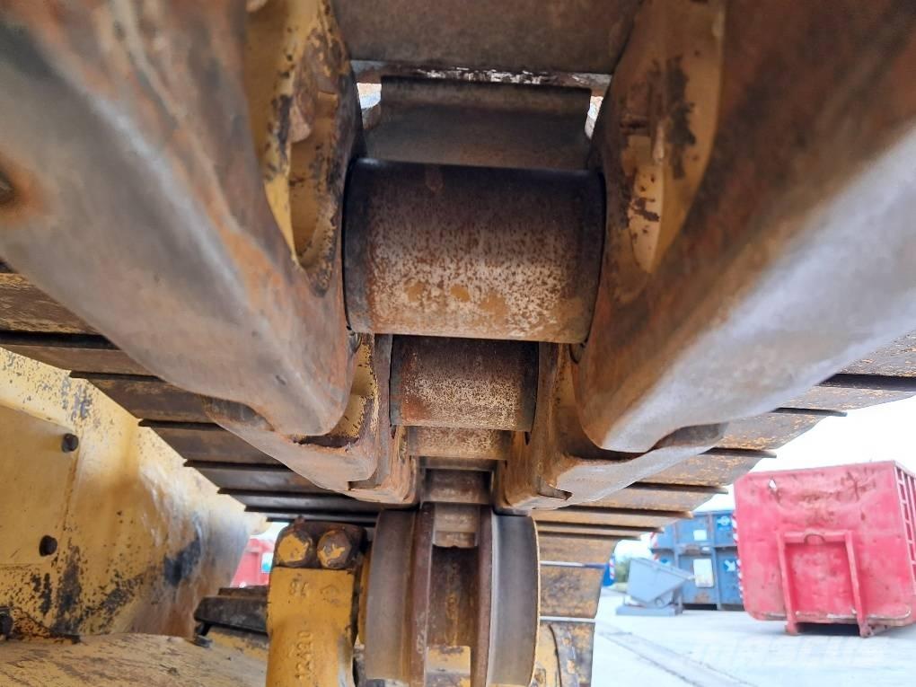 Komatsu D61PXI-24E0 Buldožeri gusjeničari