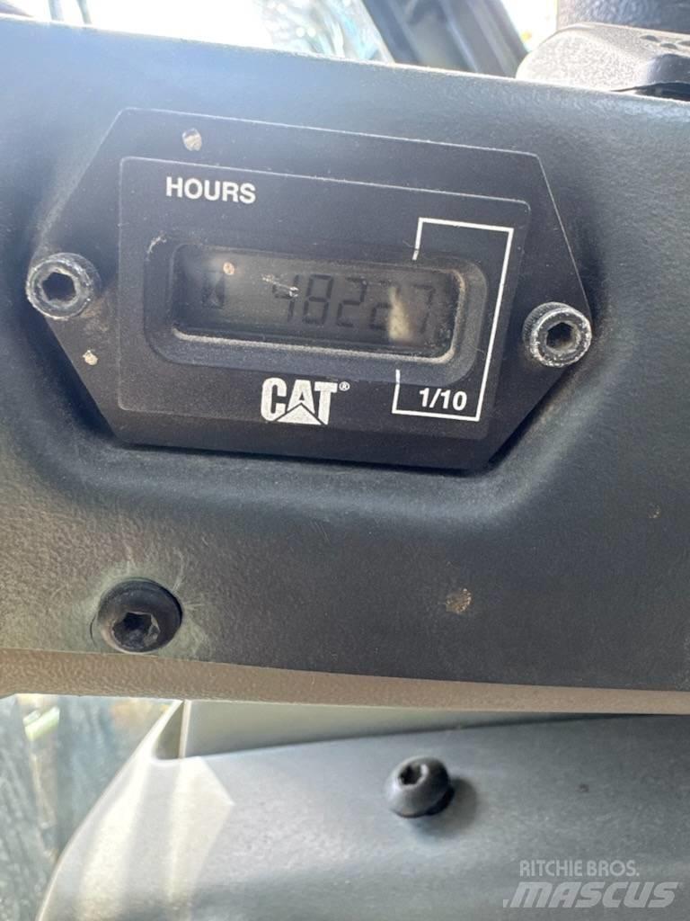 CAT 906 Utovarivači na kotačima