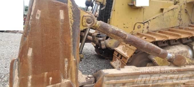 CAT D 9 N Buldožeri gusjeničari