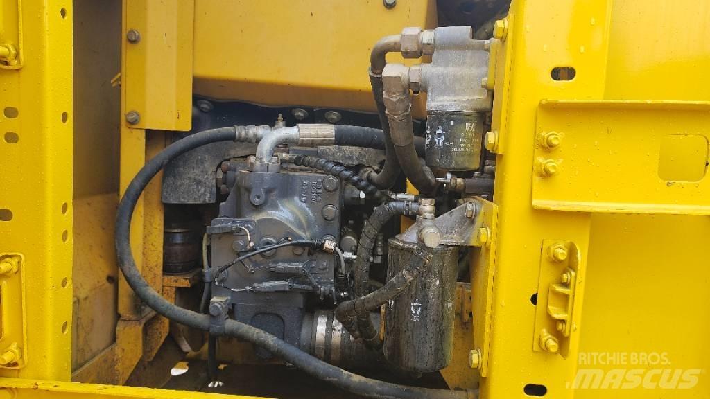 Komatsu PC130-7 Bageri gusjeničari