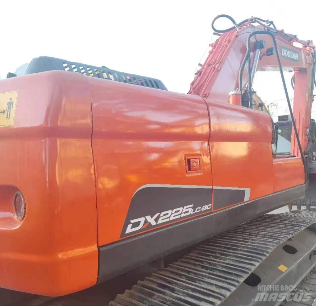 Doosan DX 225 Bageri gusjeničari