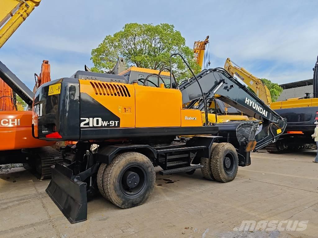 Hyundai R210W-9 Bageri na kotačima