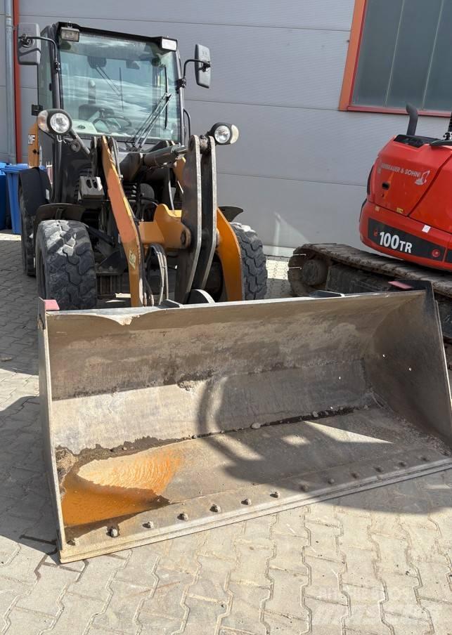 CASE 121F Utovarivači na kotačima