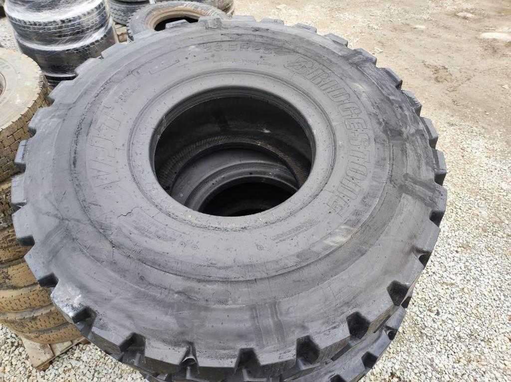  23.5 R25 tires Gume, kotači i naplatci