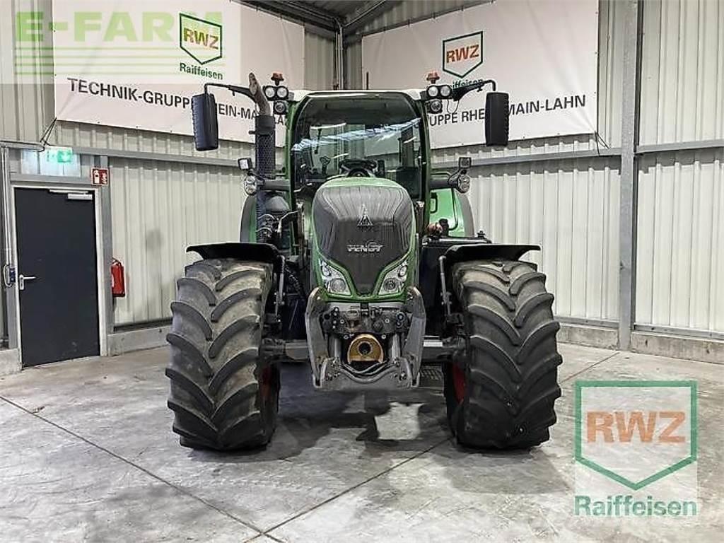 Fendt 700 vario s4 Traktori
