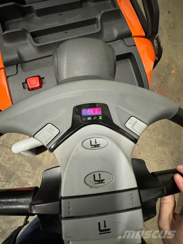 Toyota SPE160L Ručni električni viličar