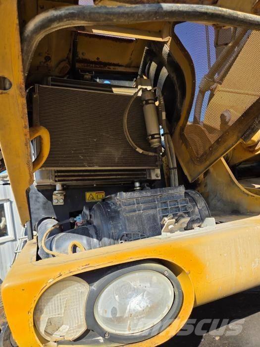 CAT M 313 D Bageri na kotačima