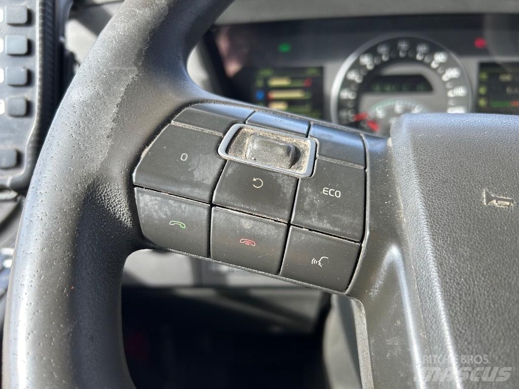 Volvo FMX 460 Rol kiper kamioni s kukama za dizanje