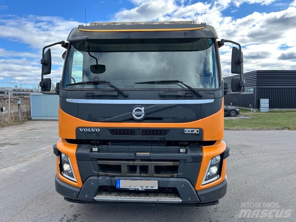 Volvo FMX 460 Rol kiper kamioni s kukama za dizanje