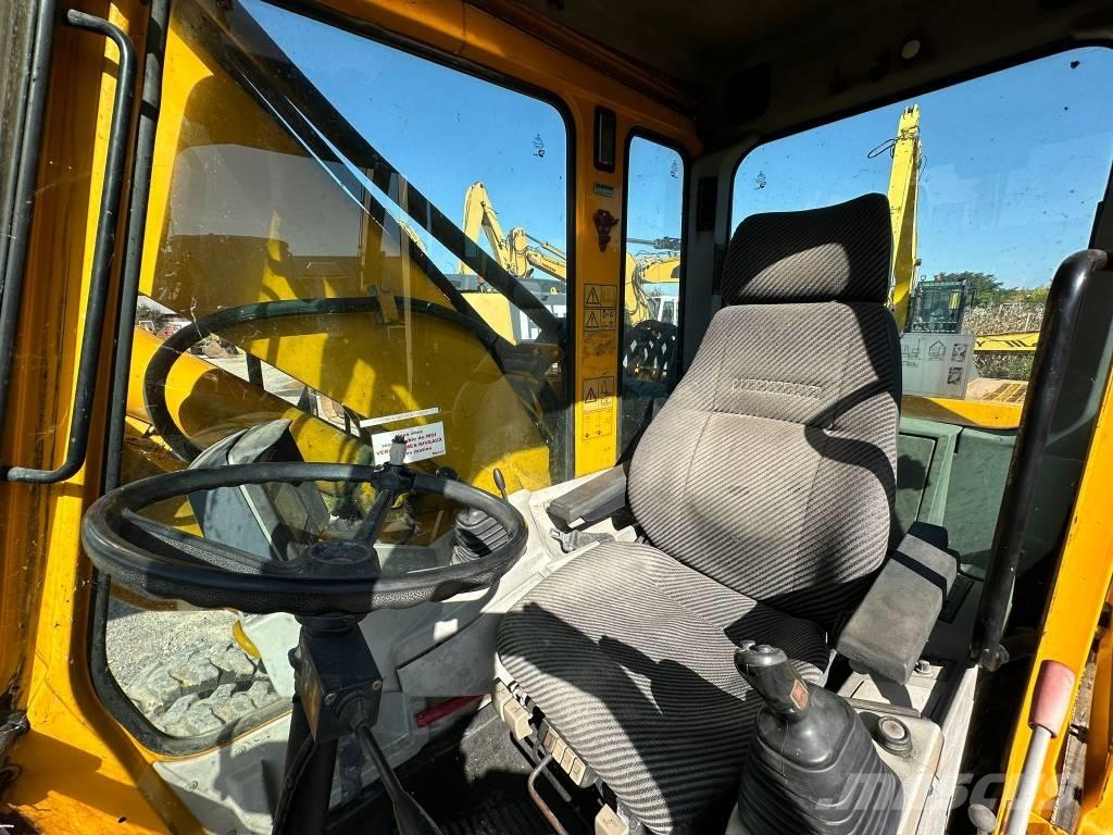 Liebherr A 900 B Bageri na kotačima