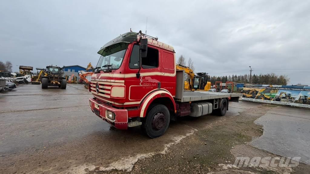 Mercedes-Benz 1827 Autotransporteri