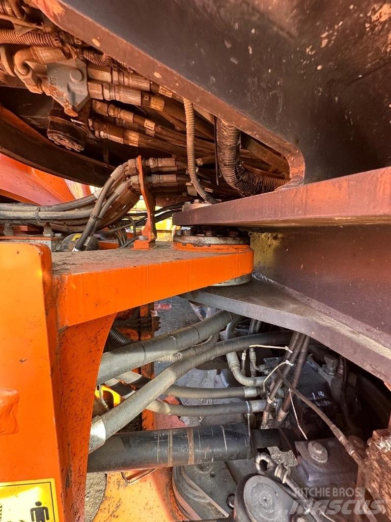 Doosan DX420-3 Bageri na kotačima