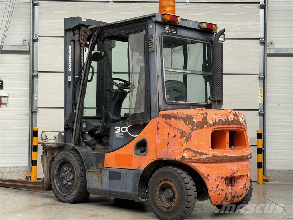Doosan D30S-5 Dizelski viličari