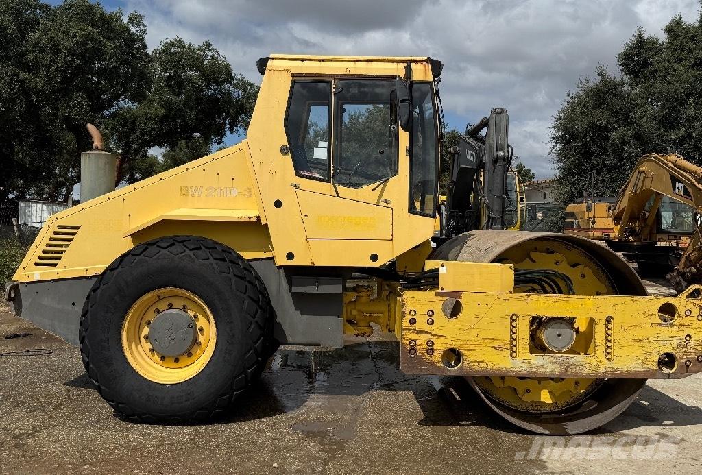 Bomag BW 211 D-3 Valjci sa dvojnim bubnjem