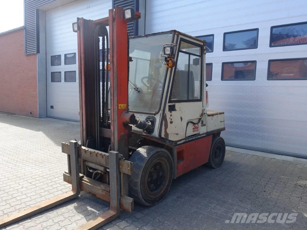 Nissan EGH02 A 30 U Dizelski viličari