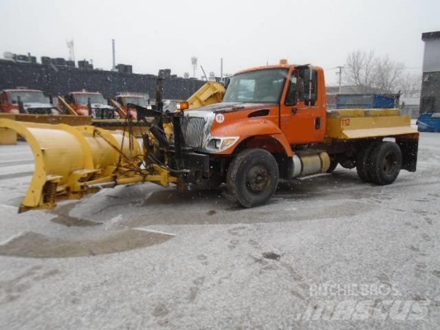 International 7400 Sniježne daske i  plugovi