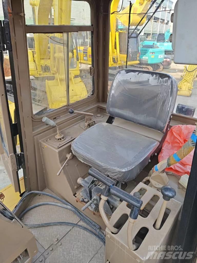 CAT D 6 G Buldožeri gusjeničari