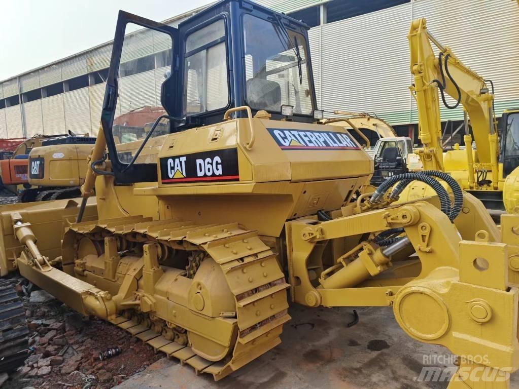 CAT D 6 G Buldožeri gusjeničari