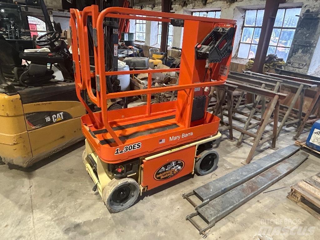JLG 1230 ES Vertikalne radne podizne platforme