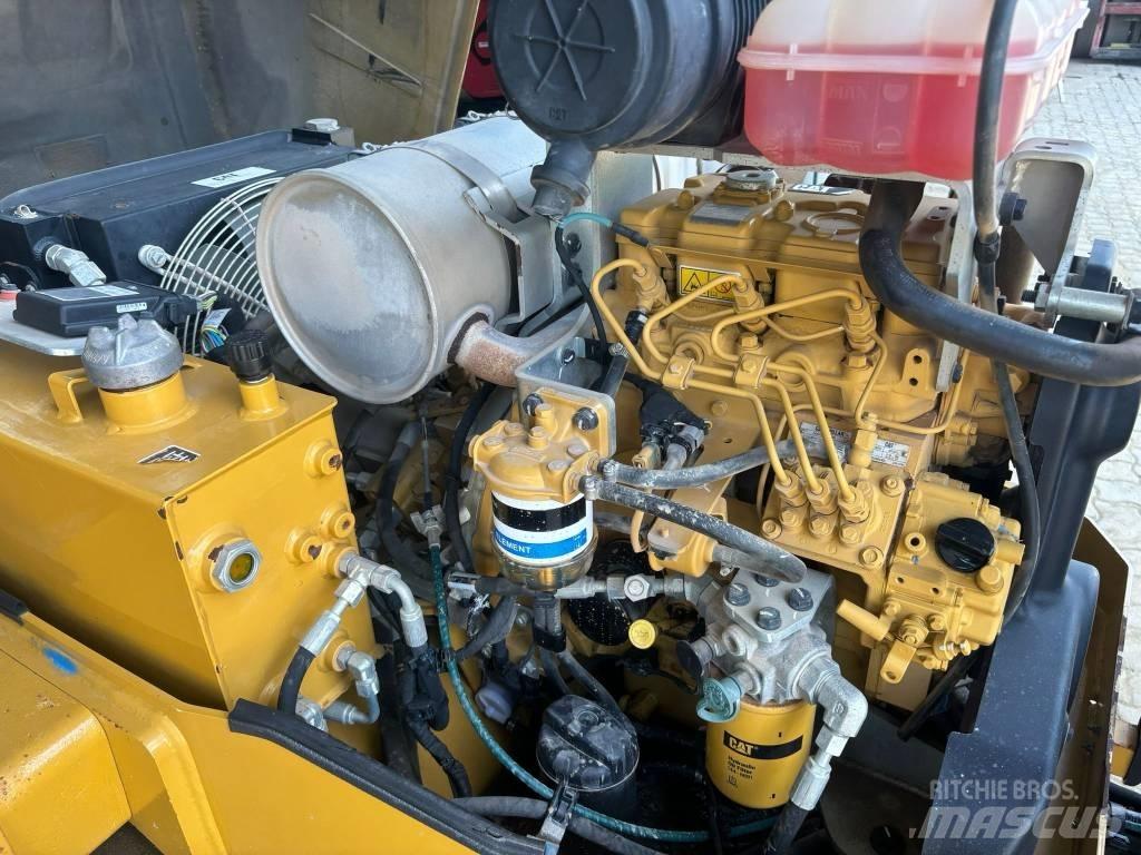 CAT CB 24 B Valjci sa dvojnim bubnjem